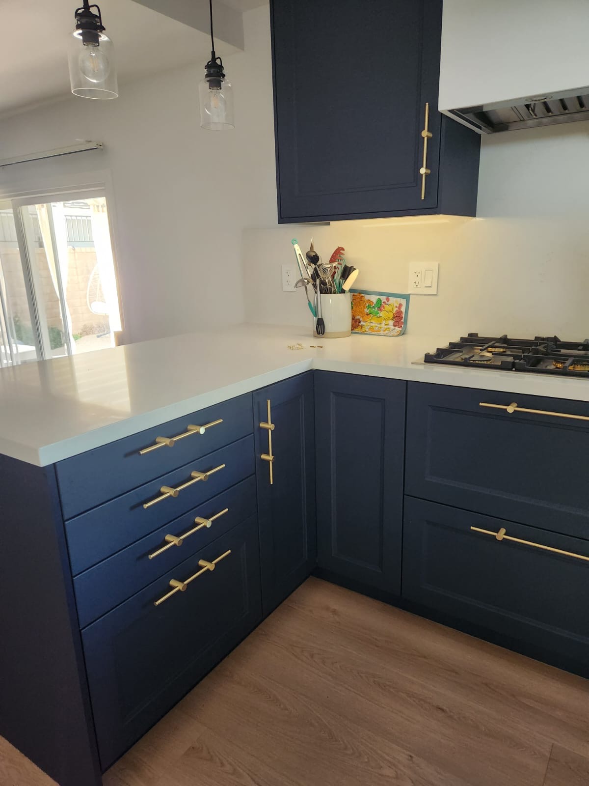 Navy & brass peninsula